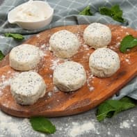 Творожная запеканка с изюмом и цукатами