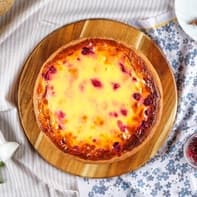 Сметанник с малиной и черникой